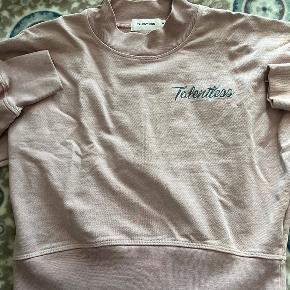 pullover sweatshirt - Picture 1 of 2
